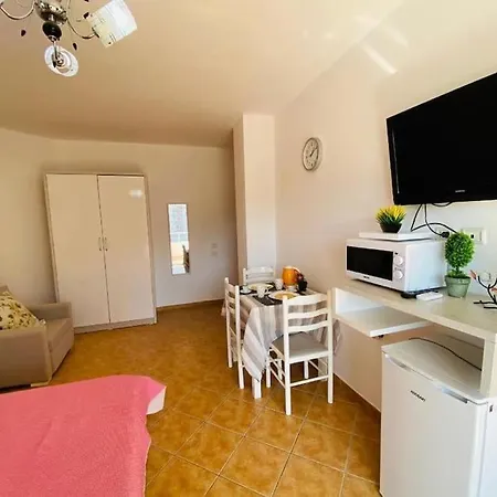 Cosy Sea View Apartment *