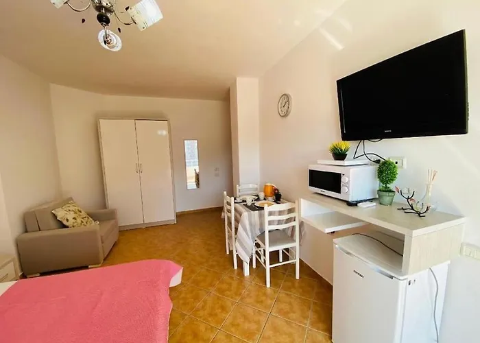 Cosy Sea View Apartment *